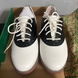 EASTLAND SADDLE SHOES NIB size 6.5